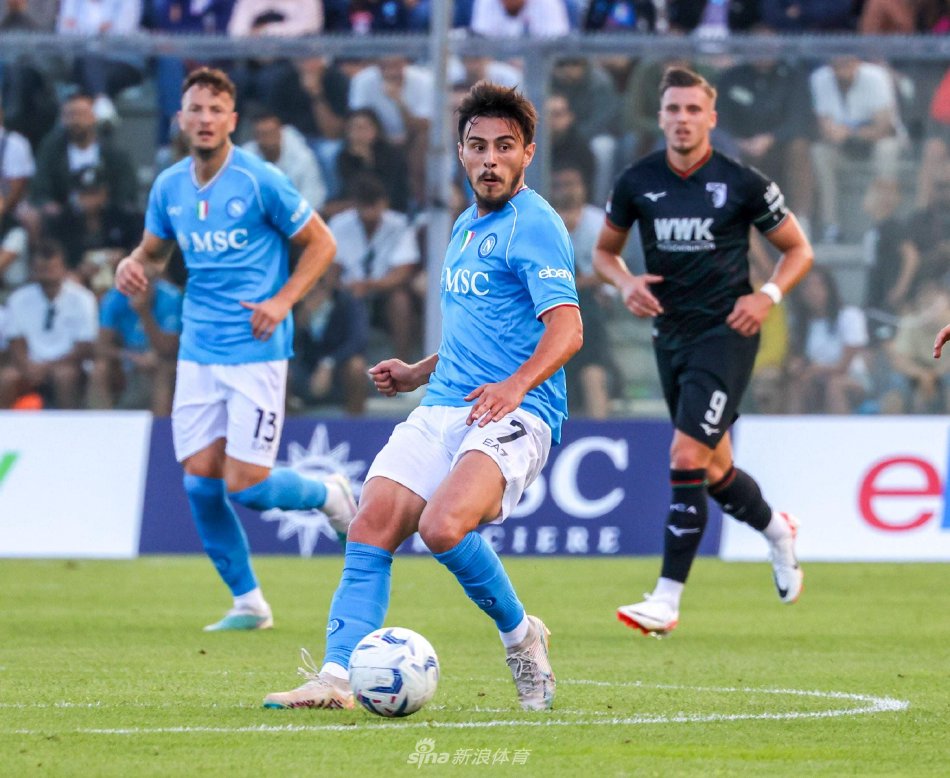 场边的瓜迪 场边的瓜迪