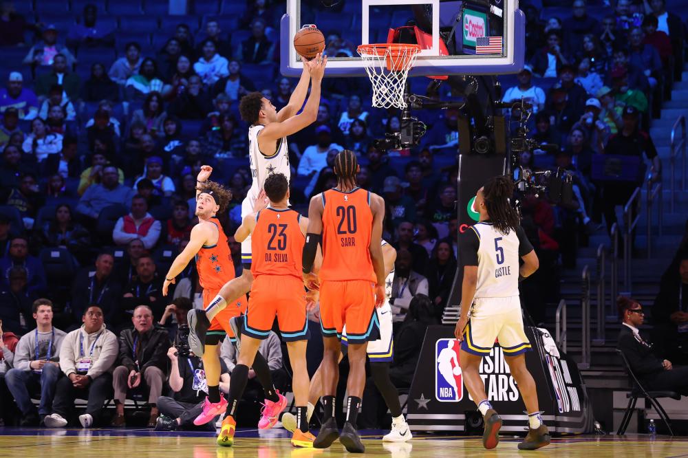 门员树立了 门员树立了